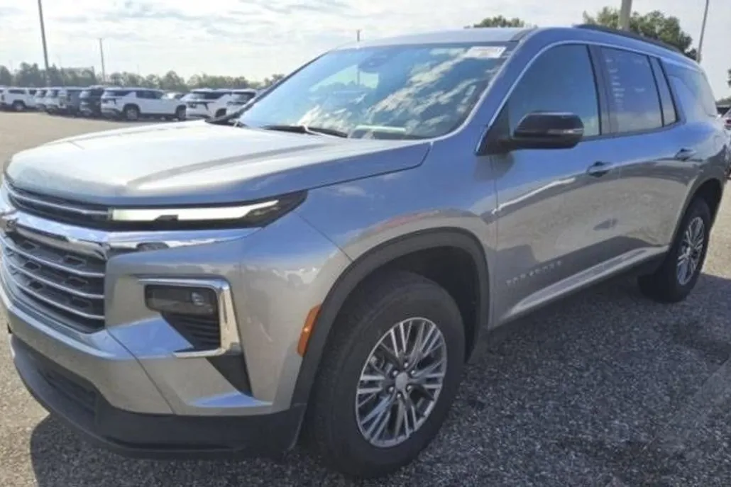 2025 Chevrolet Traverse photo 1