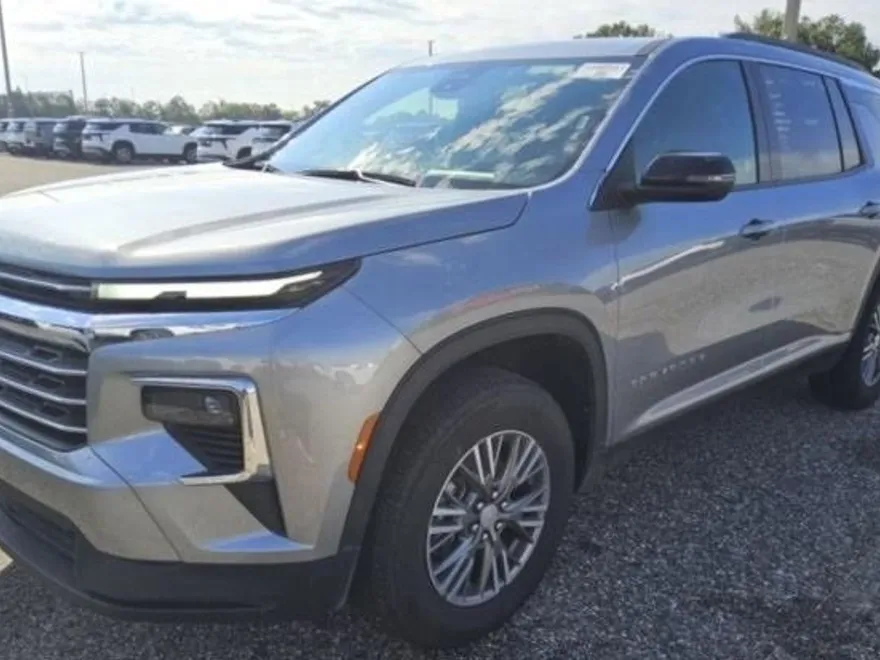 2025 Chevrolet Traverse photo 1