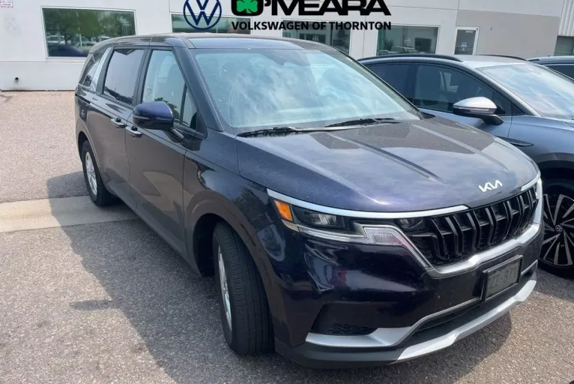 2024 Kia Carnival LX photo 1