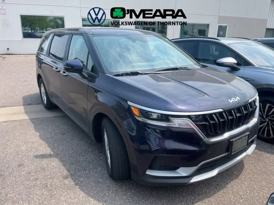2024 Kia Carnival LX photo 1