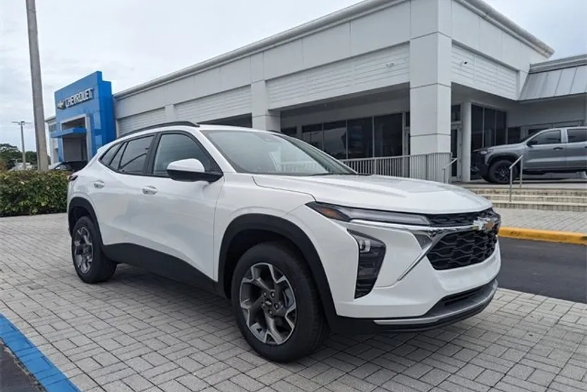 2026 Chevrolet Trax LT photo 1