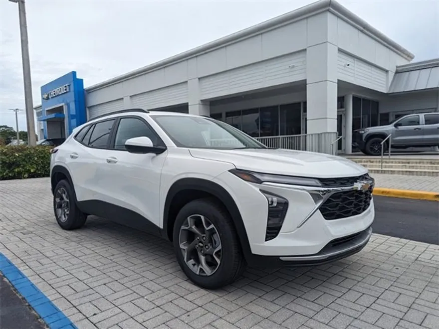 2026 Chevrolet Trax LT photo 1