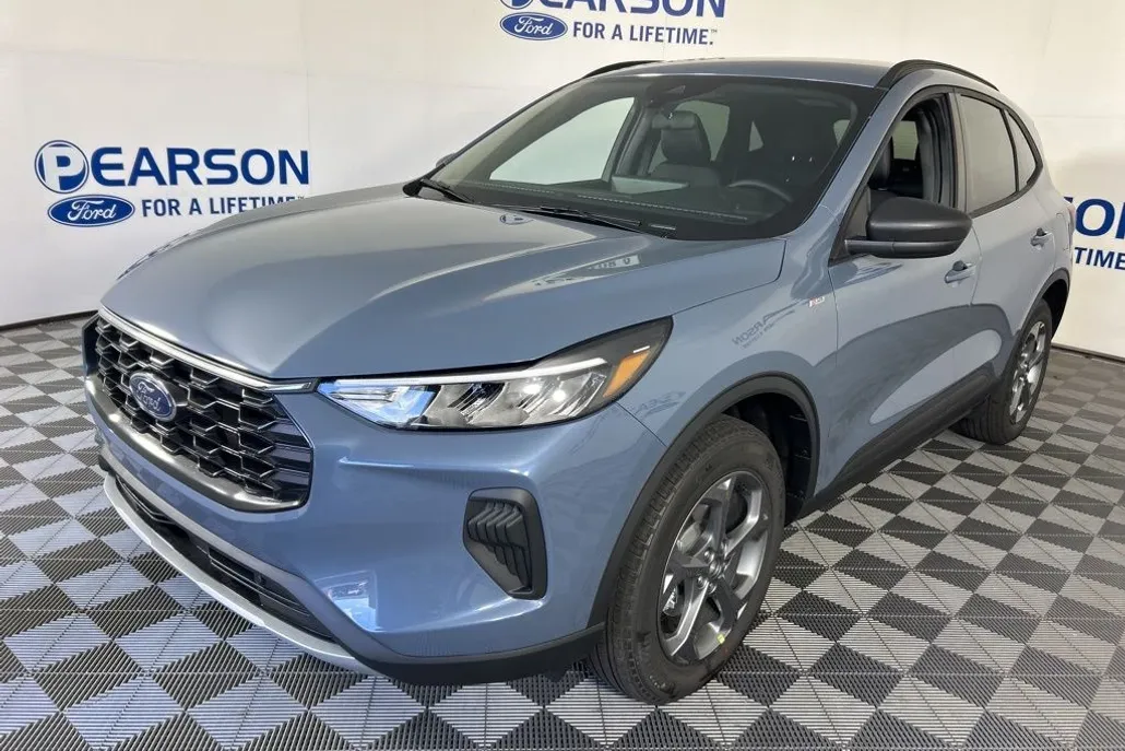 2026 Ford Escape ST-Line photo 1