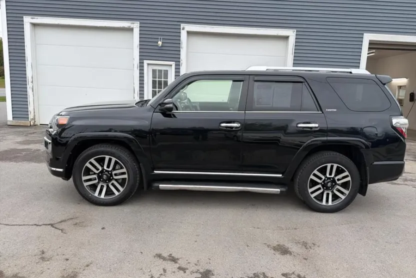 2019 Toyota 4Runner SR5 Premium 4WD photo 1