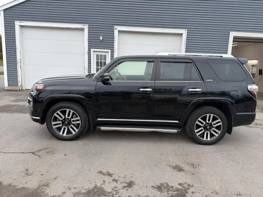 2019 Toyota 4Runner SR5 Premium 4WD photo 1