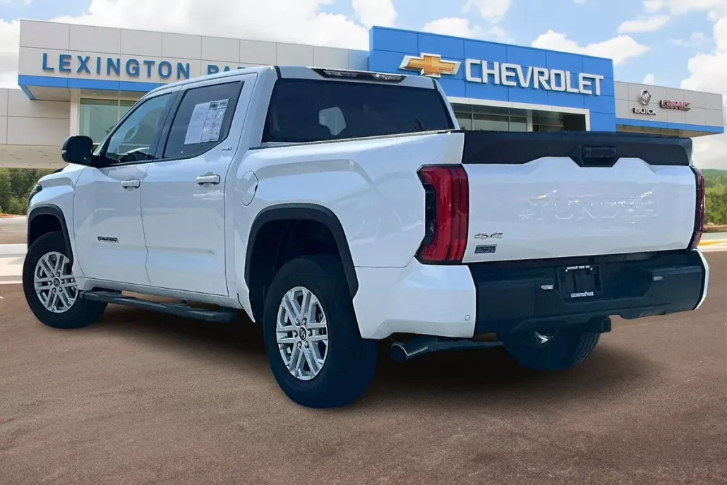 2023 Toyota Tundra SR5 photo 1