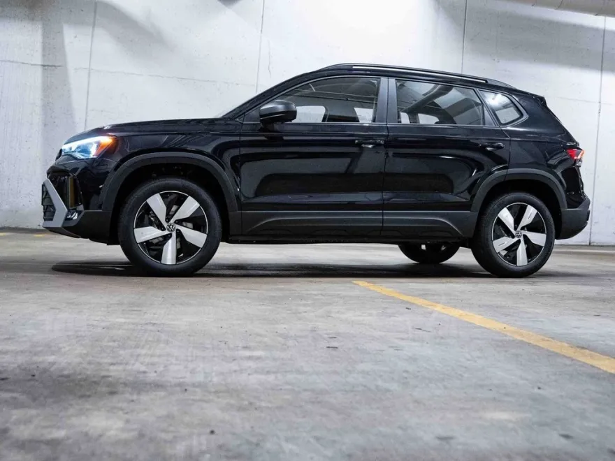2025 Volkswagen Taos S photo 1