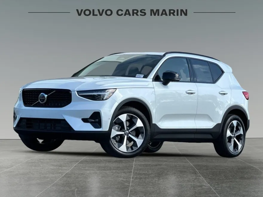 2025 Volvo XC40 Plus photo 1