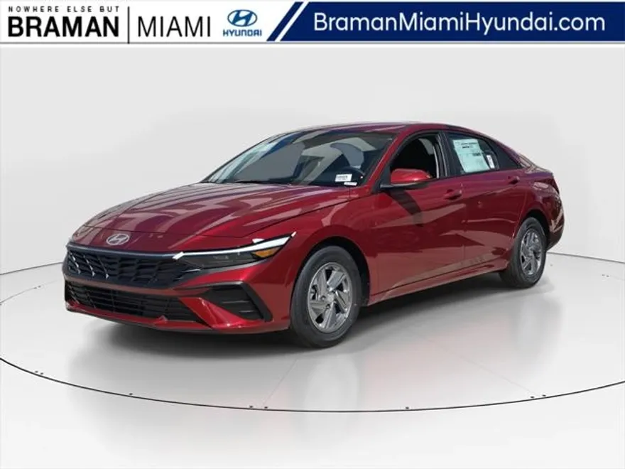 2025 Hyundai Elantra SE photo 1