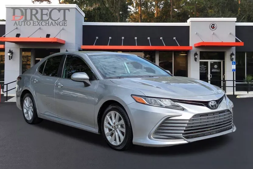 2022 Toyota Camry LE photo 1