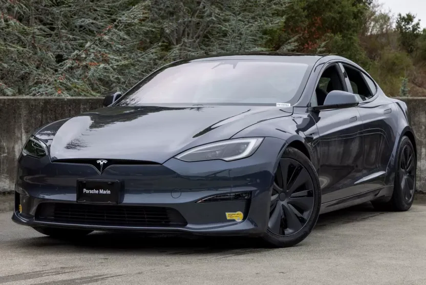 2022 Tesla Model S photo 1