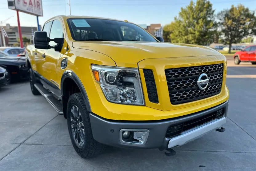 2016 Nissan Titan PRO-4X photo 1
