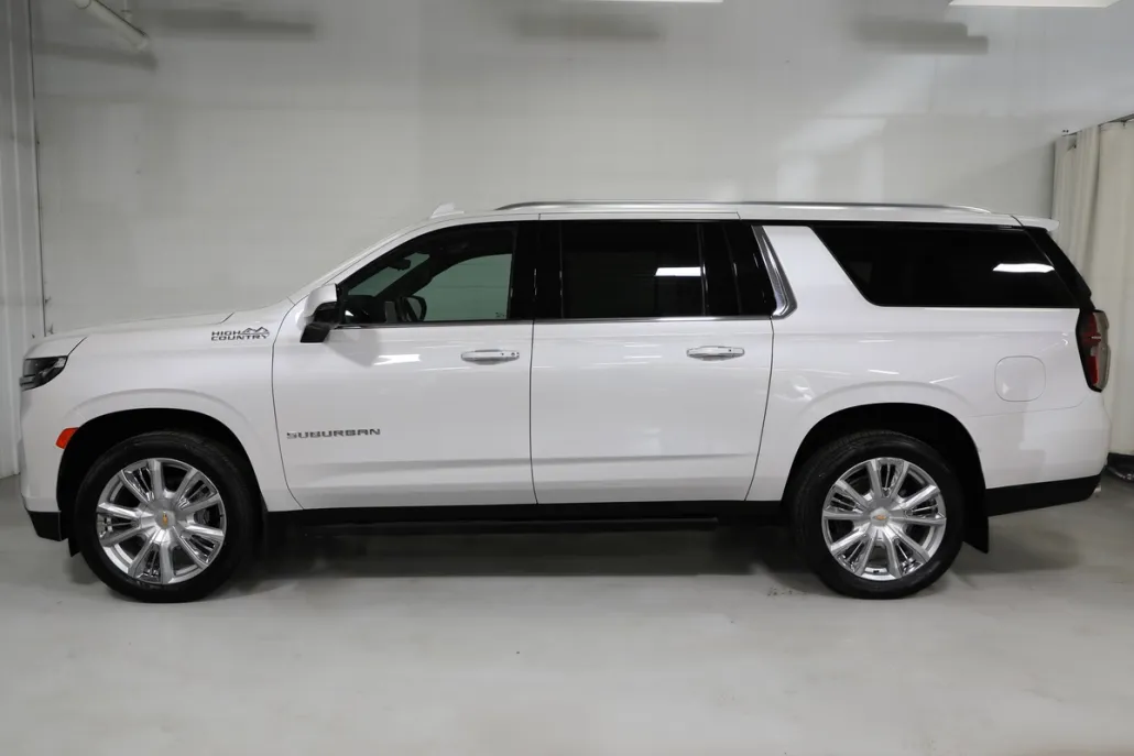 2023 Chevrolet Suburban High Country photo 1