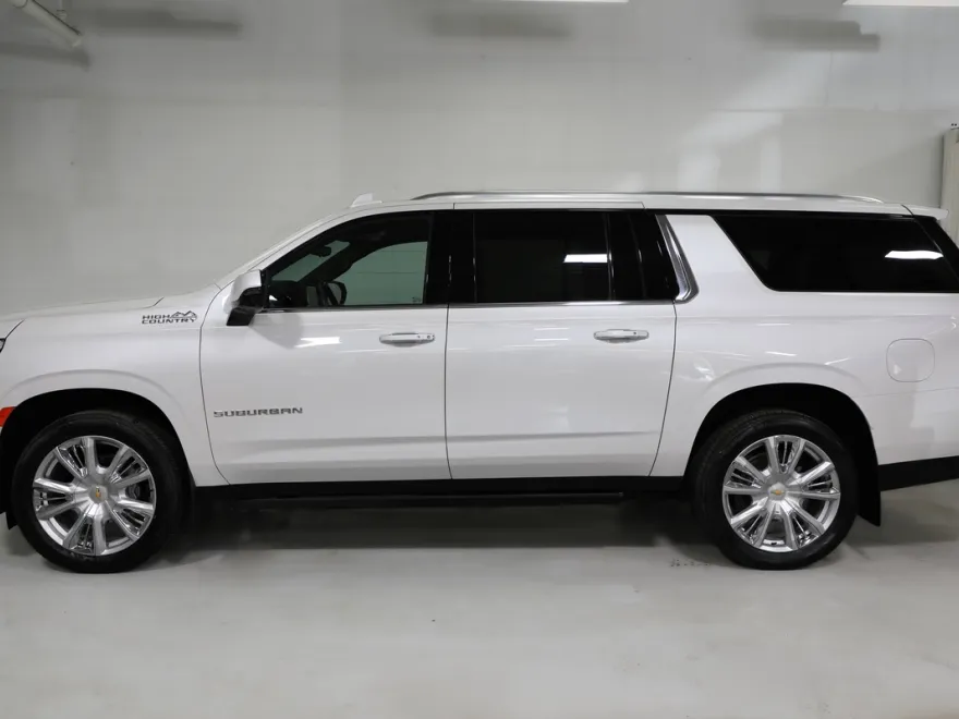 2023 Chevrolet Suburban High Country photo 1