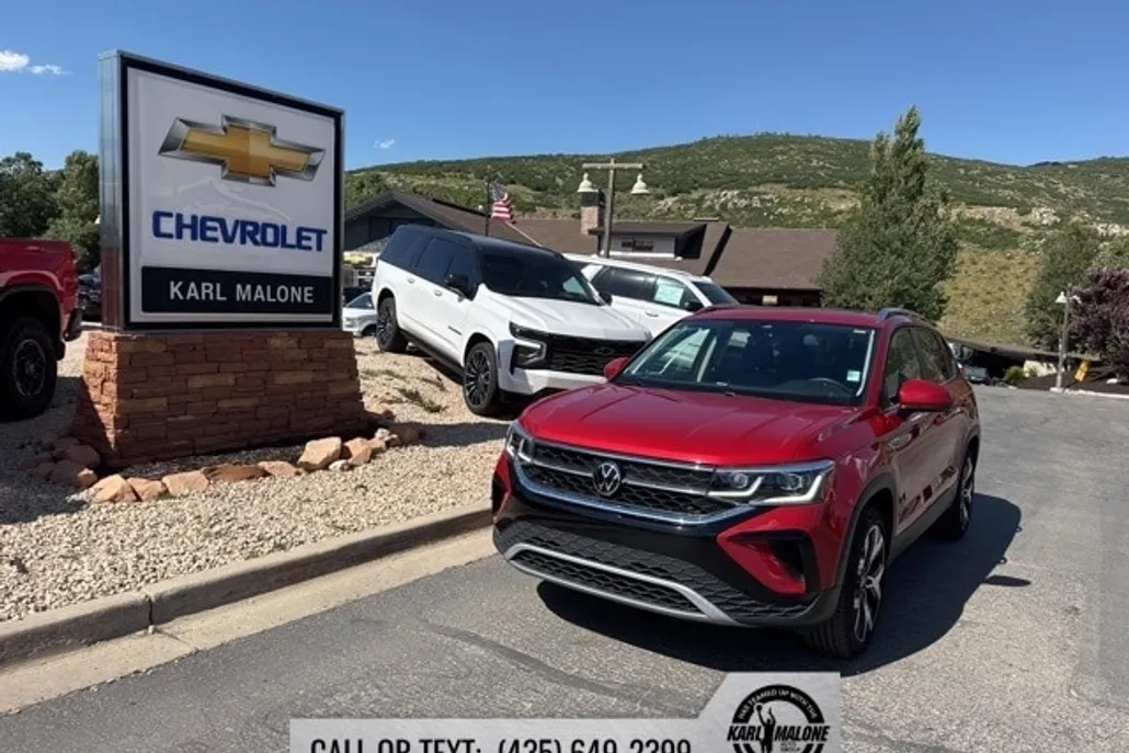 2023 Volkswagen Taos SEL photo 1