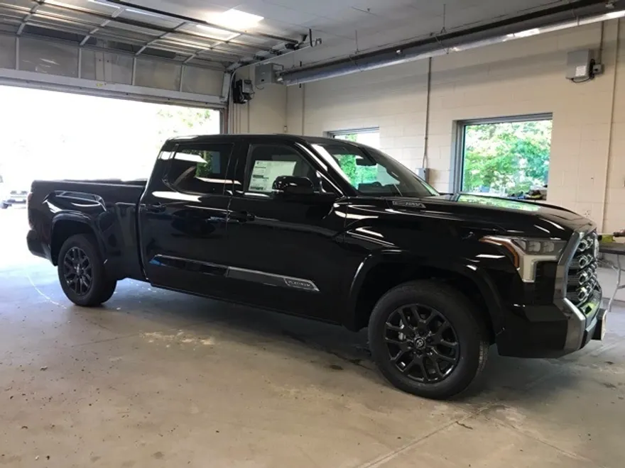2025 Toyota Tundra Platinum CrewMax photo 1