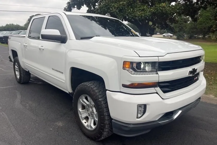 2018 Chevrolet Silverado 1500 LT photo 1
