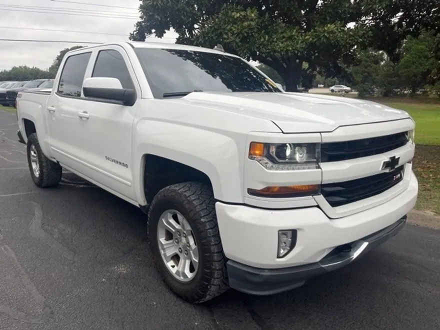 2018 Chevrolet Silverado 1500 LT photo 1
