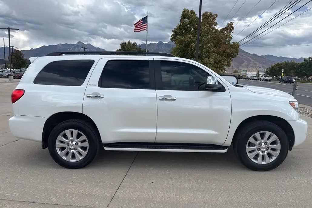 2017 Toyota Sequoia Platinum photo 1