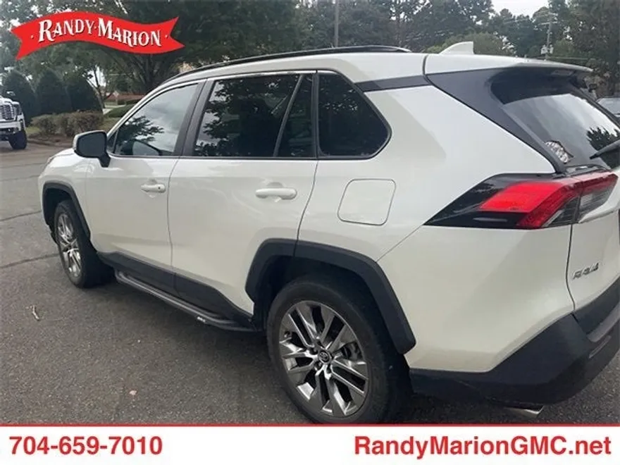 2021 Toyota RAV4 XLE Premium photo 1