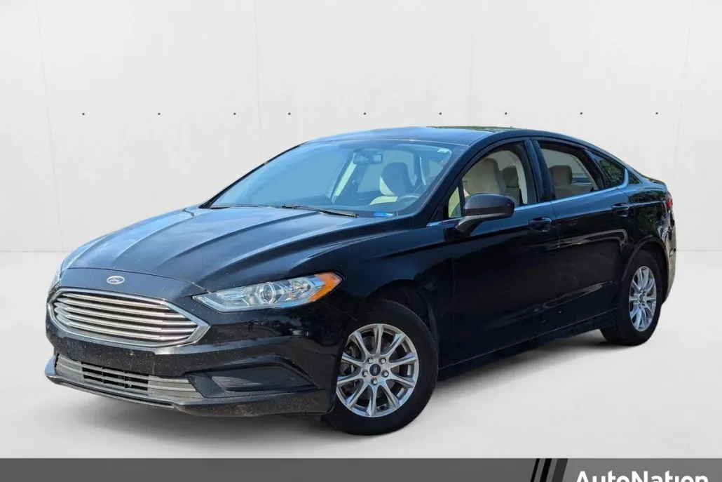 2018 Ford Fusion S photo 1