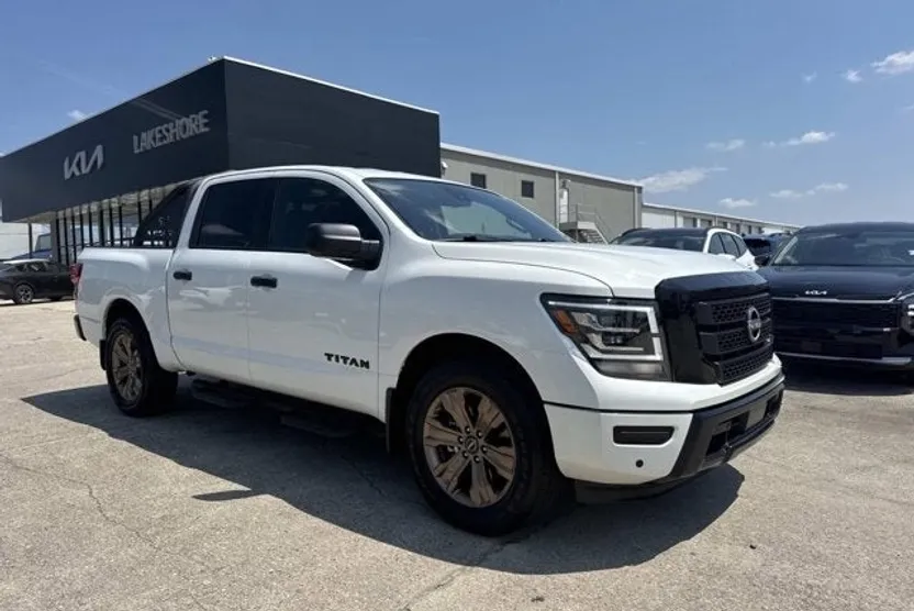2024 Nissan Titan SV photo 1