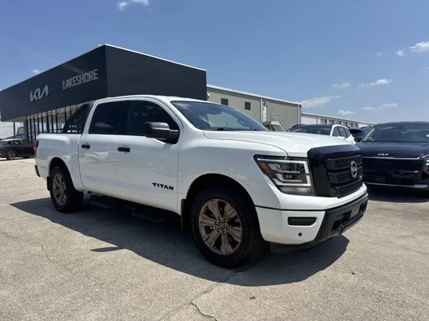 2024 Nissan Titan SV photo 1
