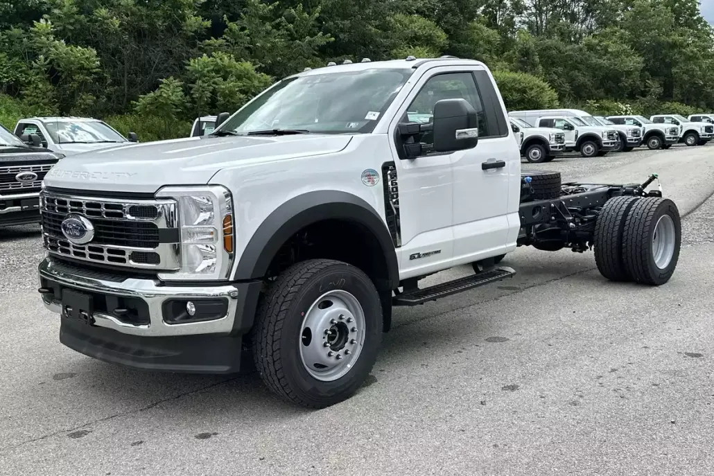2025 Ford F-600 photo 1