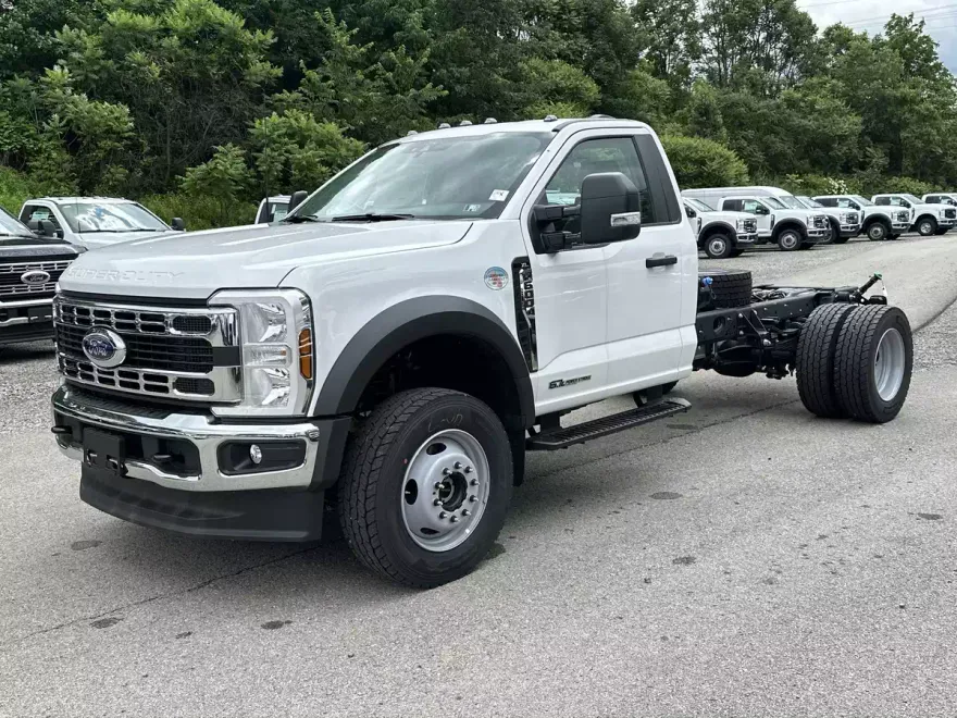 2025 Ford F-600 photo 1