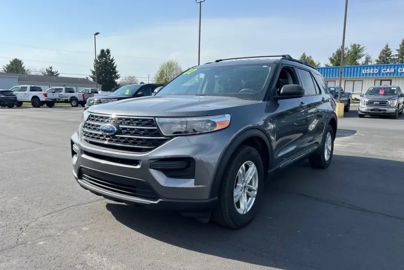 2022 Ford Explorer XLT photo 1