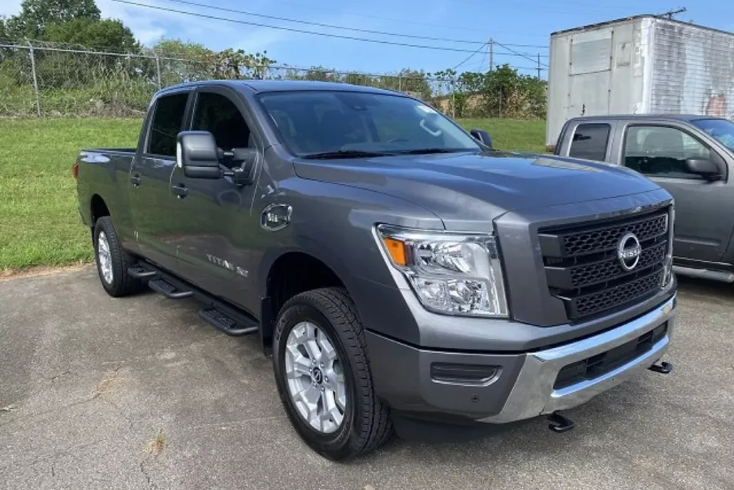 2024 Nissan Titan Crew Cab SV photo 1