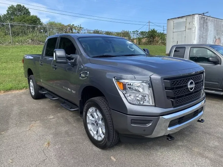 2024 Nissan Titan Crew Cab SV photo 1