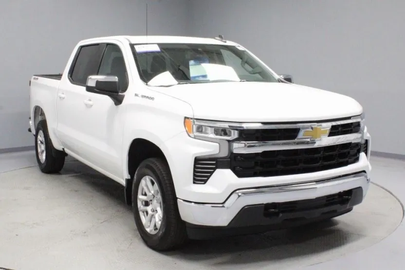 2022 Chevrolet Silverado 1500 LT photo 1