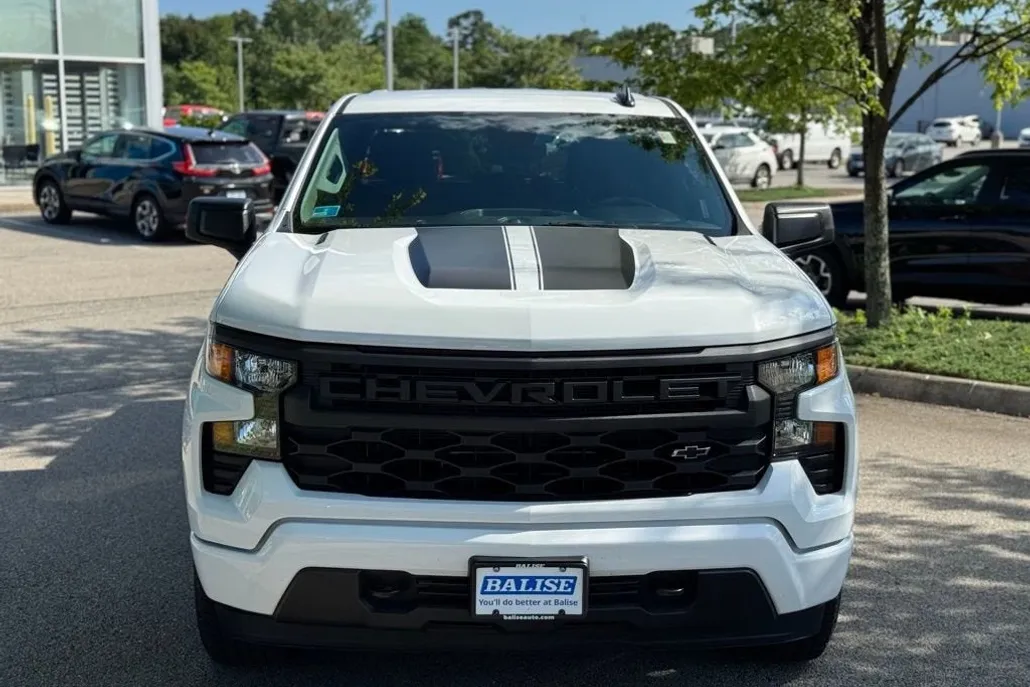 2024 Chevrolet Silverado 1500 Custom photo 1