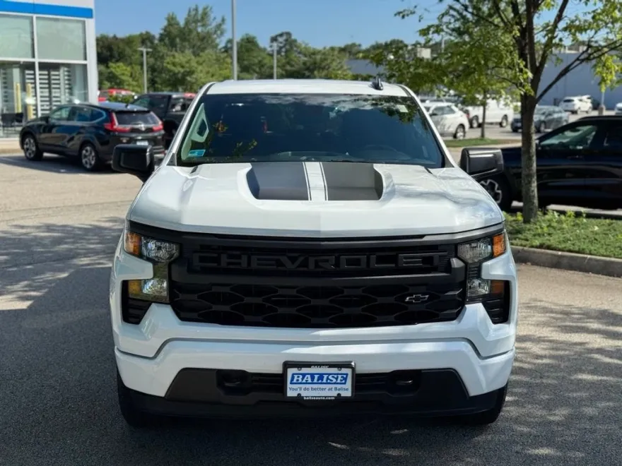 2024 Chevrolet Silverado 1500 Custom photo 1