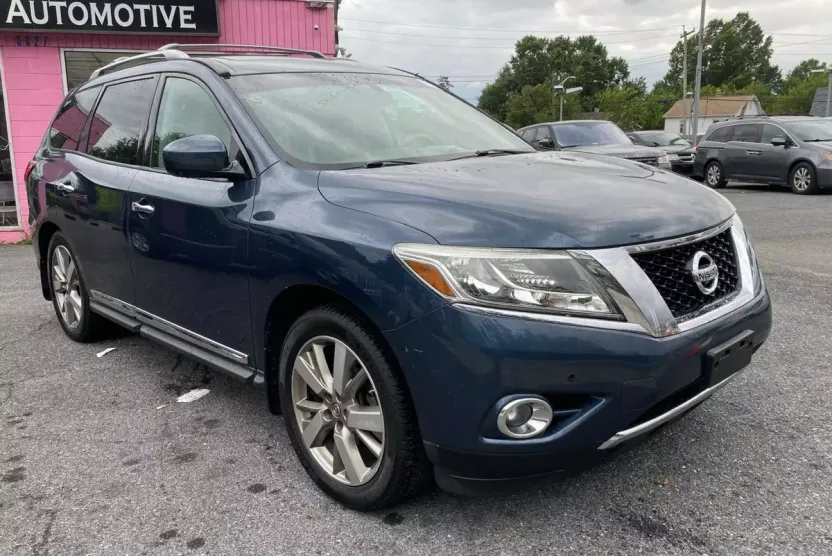 2014 Nissan Pathfinder Platinum photo 1