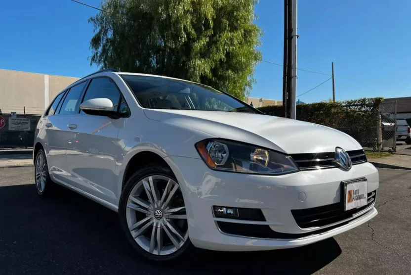 2015 Volkswagen Golf SportWagen TDI SE photo 1