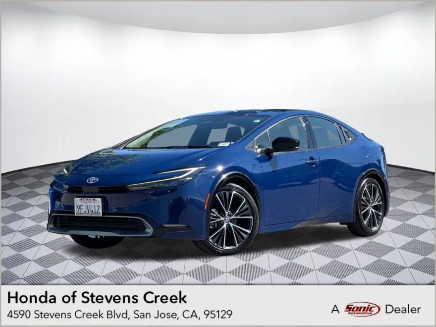 2023 Toyota Prius LE photo 1