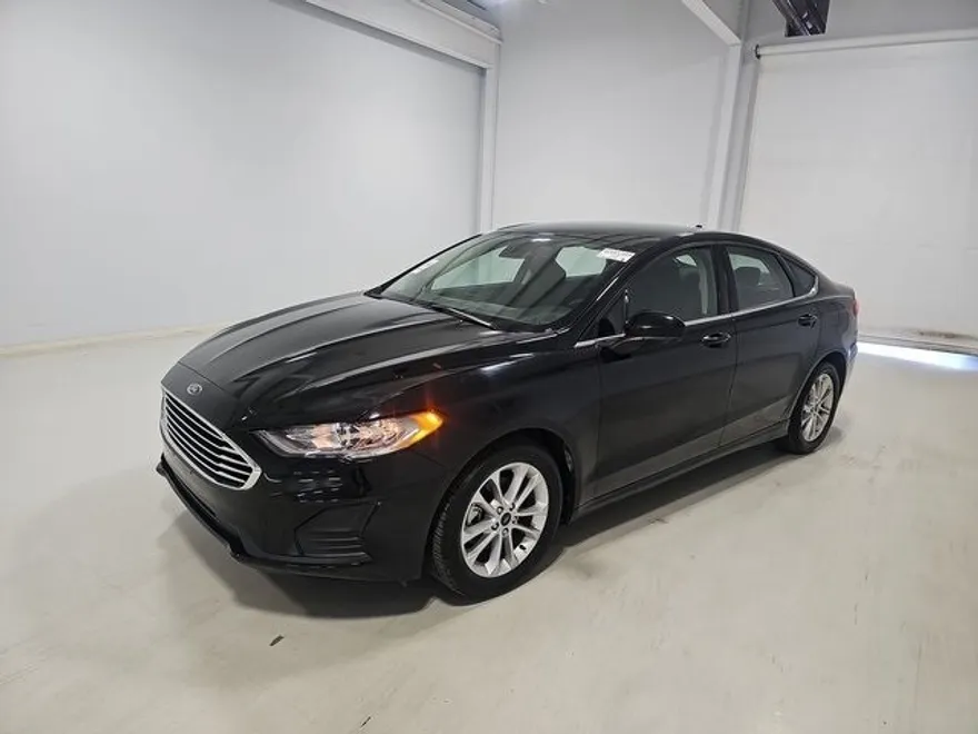 2020 Ford Fusion SE photo 1