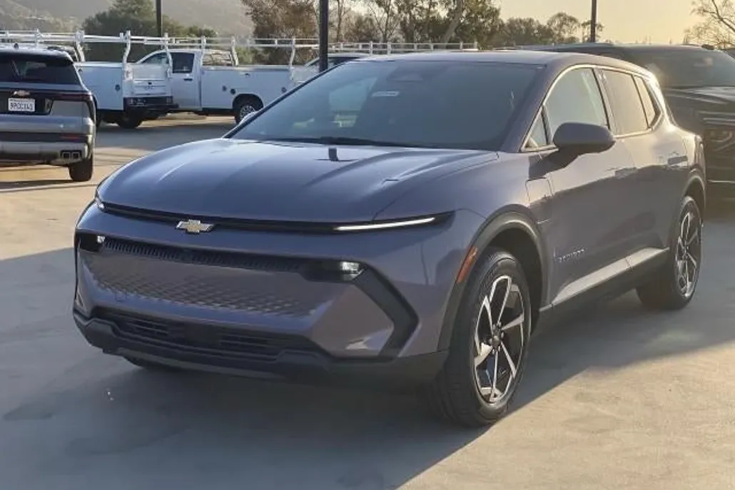 2026 Chevrolet Equinox EV 1LT photo 1