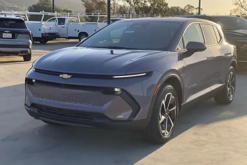 2026 Chevrolet Equinox EV 1LT photo 1