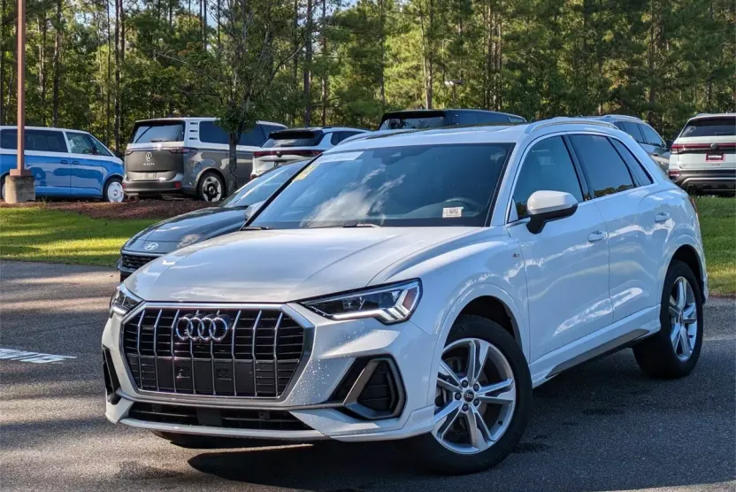 2024 Audi Q3 S line Premium Plus photo 1