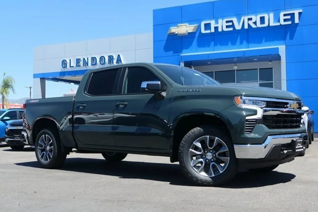 2025 Chevrolet Silverado 1500 LT photo 1