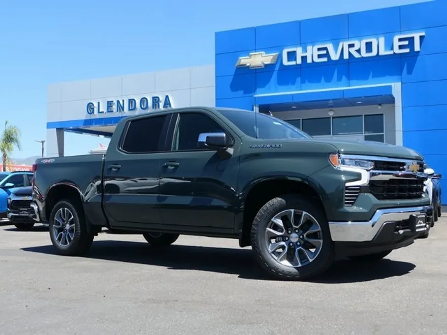 2025 Chevrolet Silverado 1500 LT photo 1