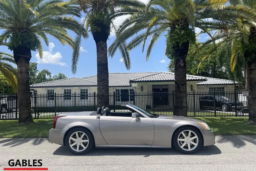 2005 Cadillac XLR photo 1