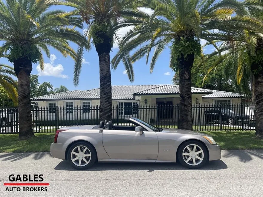 2005 Cadillac XLR photo 1