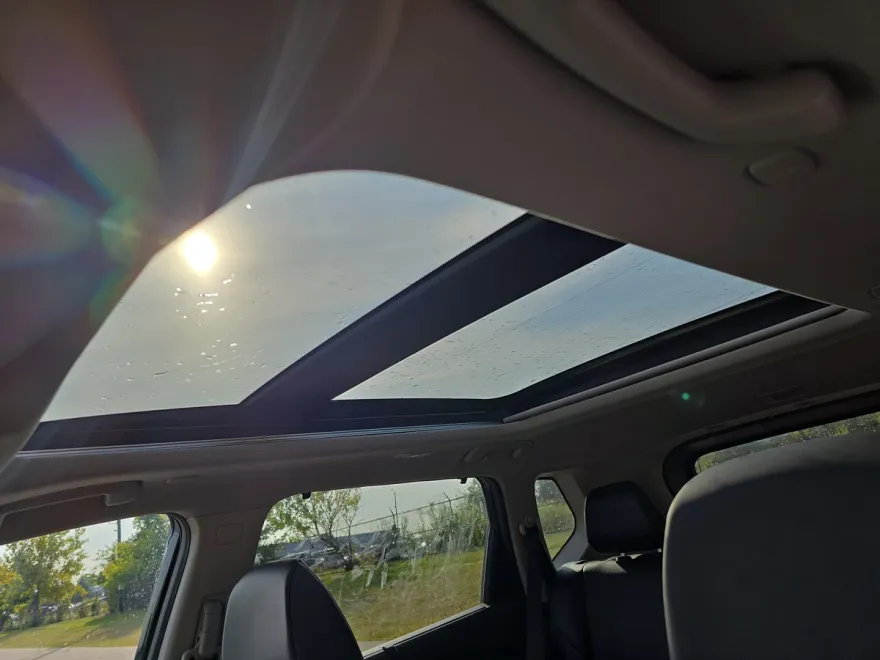 2023 Nissan Rogue SV photo 1