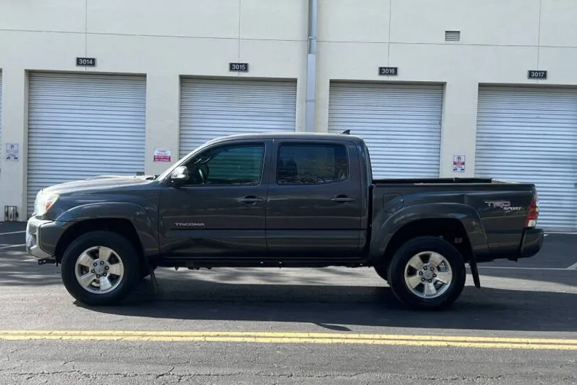 2012 Toyota Tacoma PreRunner V6 photo 1
