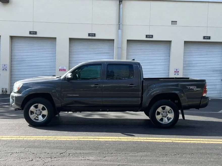 2012 Toyota Tacoma PreRunner V6 photo 1