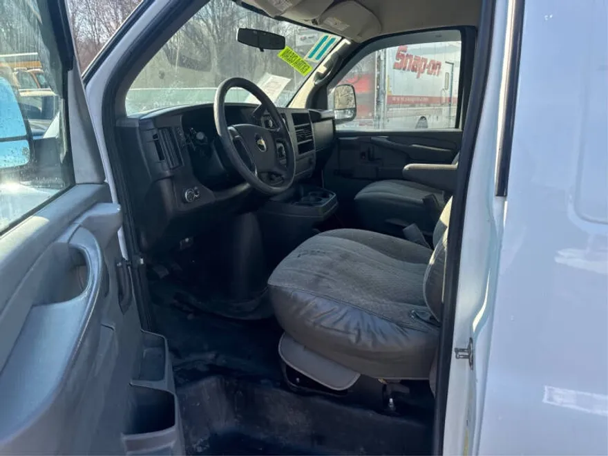 2011 Chevrolet Express 2500 Cargo Van photo 1